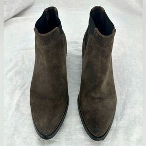 Vaneli Brown Suede ankle Boots Size 8 with Heel vaneli ilyse